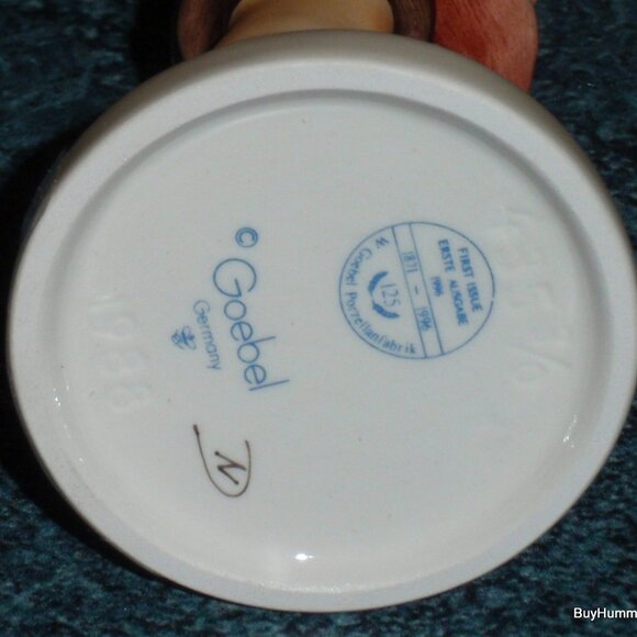 MINT CONDITION "Delicious" Goebel Hummel Figurine #435 3/0 TMK7 With Box - GIFT! - Picture 3 of 3